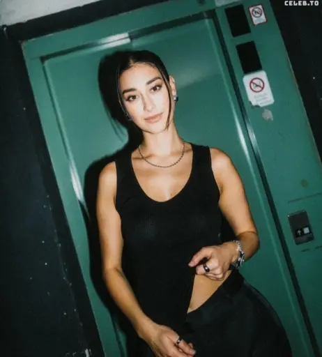 Image 2079281 from Elif