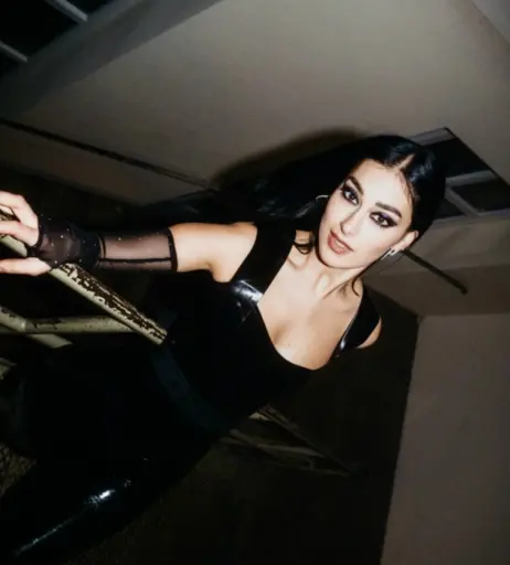 Image 2078514 from Elif