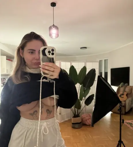 Image 2078725 from Elli Loretta