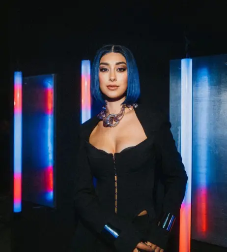 Image 2078000 from Elif