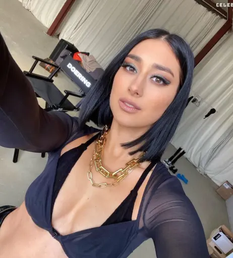 Image 2078353 from Elif