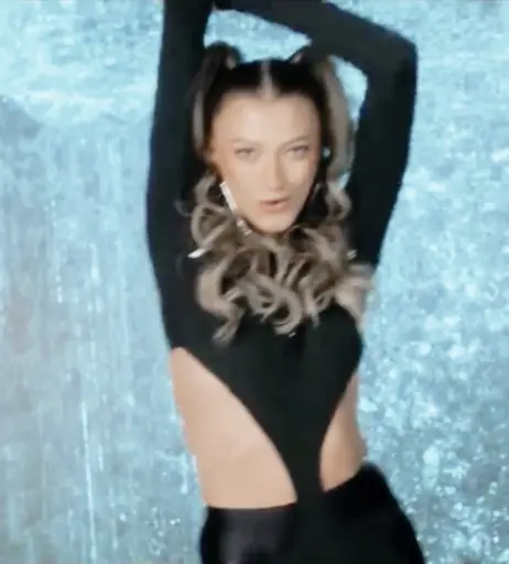 Image 2066365 from Leony Burger