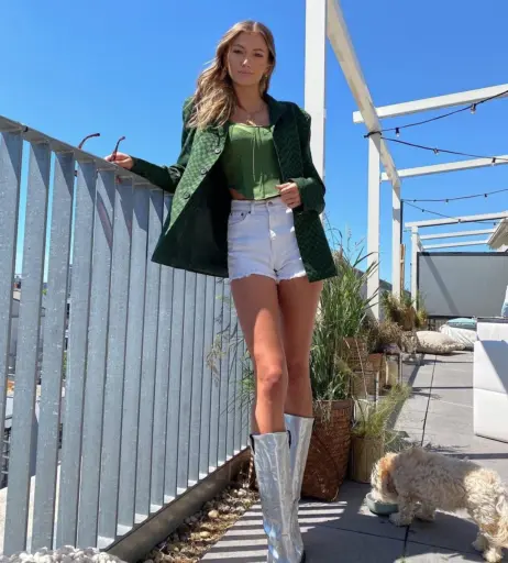 Image 2067860 from Leony Burger