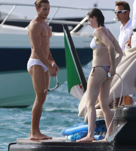 Image 2067477 from Anne Hathaway