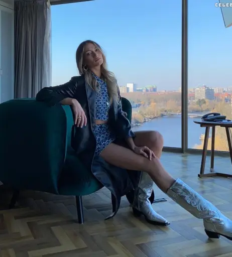 Image 2067674 from Leony Burger