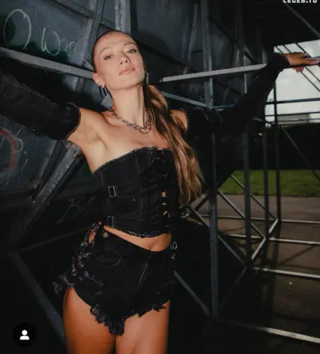 Image 2067031 from Leony Burger