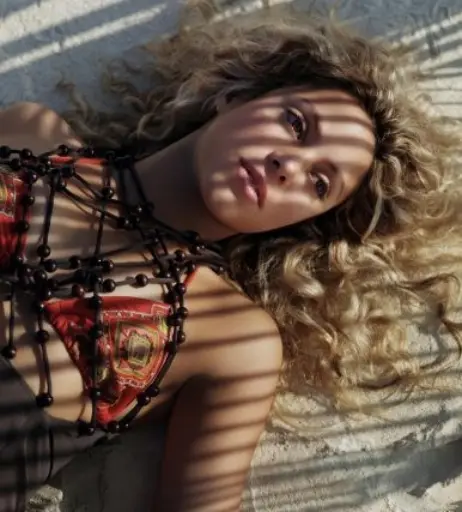 Image 2064221 from Shakira