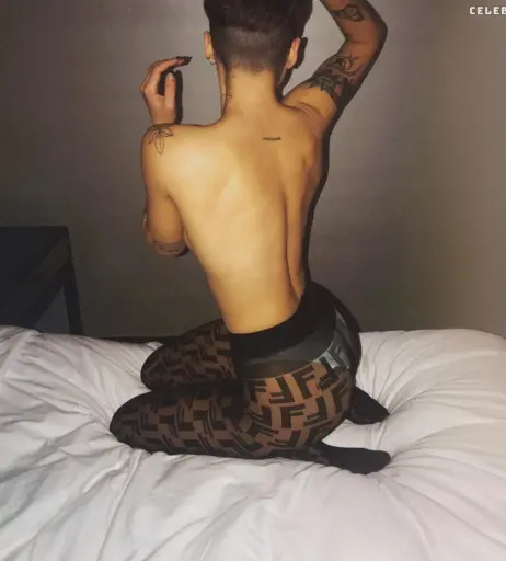 Image 2063739 from Halsey