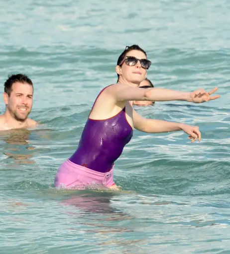 Image 2063694 from Anne Hathaway