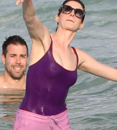 Image 2063334 from Anne Hathaway