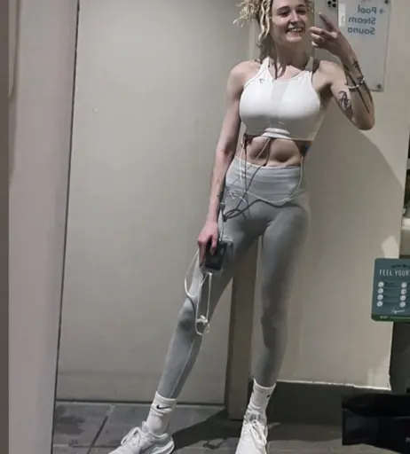 Image 2069468 from Janet Devlin