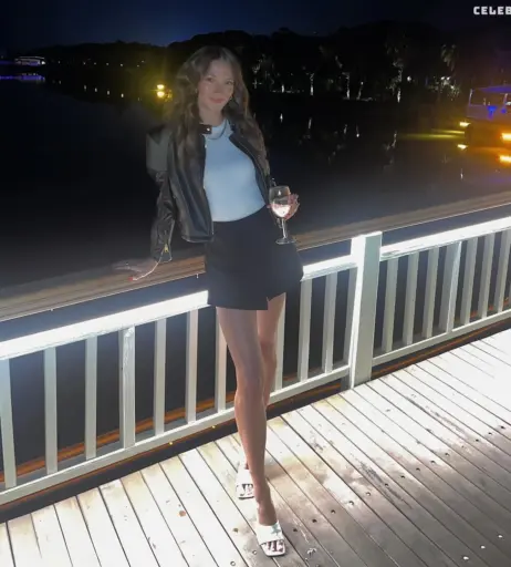 Image 2068148 from Leony Burger