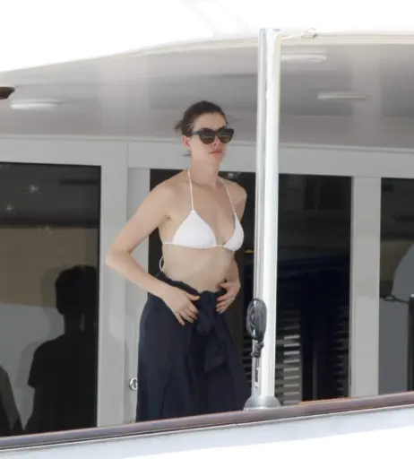 Image 2068105 from Anne Hathaway