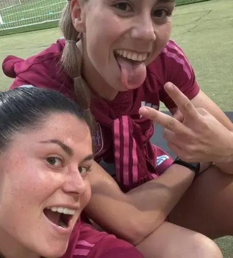 Image 20354143 from Female football/soccer players
