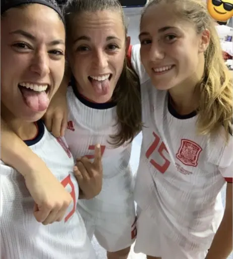 Image 20354094 from Female football/soccer players