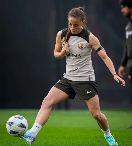 Image 20354085 from Female football/soccer players