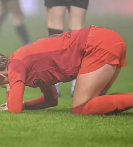 Image 20354342 from Female football/soccer players