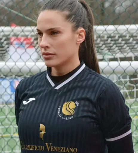 Image 20353964 from Female football/soccer players