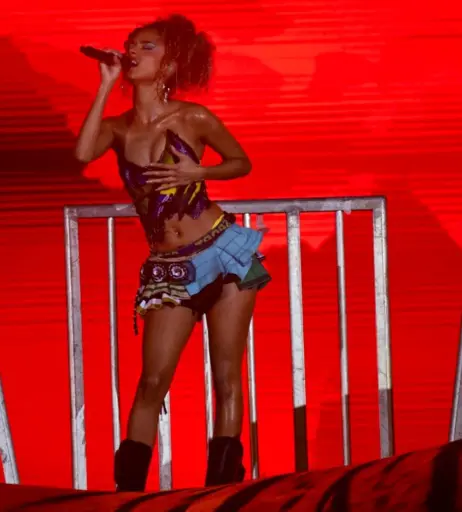 Image 2016120 from Tyla