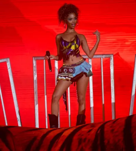 Image 2016399 from Tyla