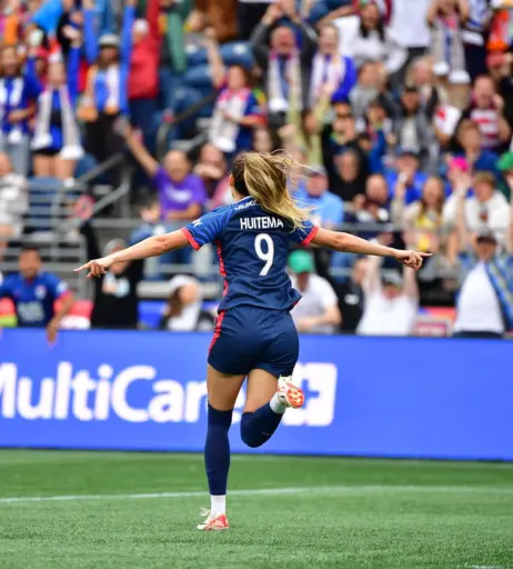 Image 20169431 from Female football/soccer players