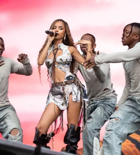 Image 2016926 from Tyla