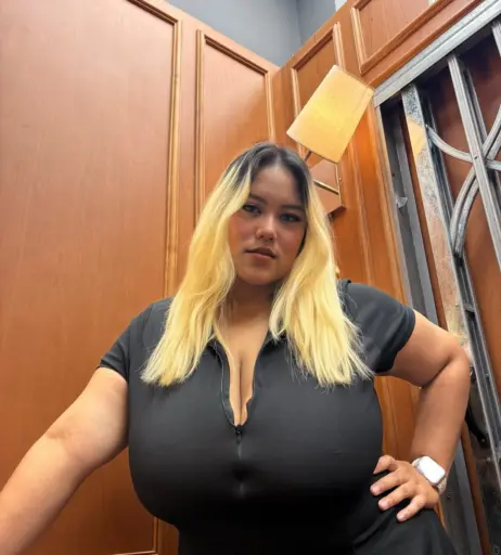 Image 20177133 from fhong_fionax / Chayada Dulyasatien (Busty Thai Model)