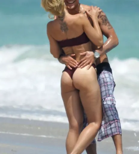 Image 2013643 from Mena Suvari