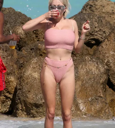 Image 2004379 from Caroline Vreeland