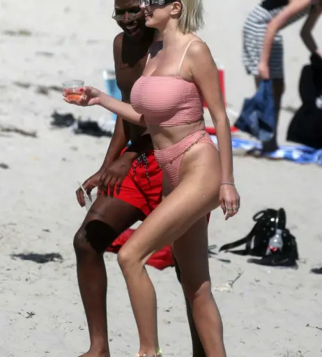 Image 2003968 from Caroline Vreeland