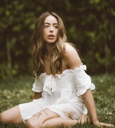 Image 2009115 from Chloe Bennet