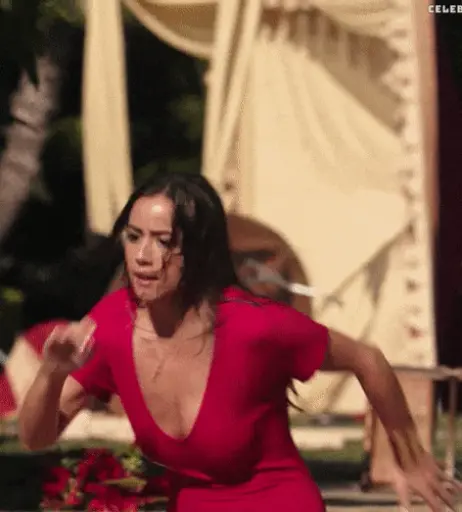 Image 2009047 from Chloe Bennet