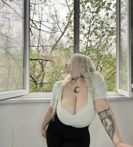Image 11968000 from meowlinnnnn / curvy mary
