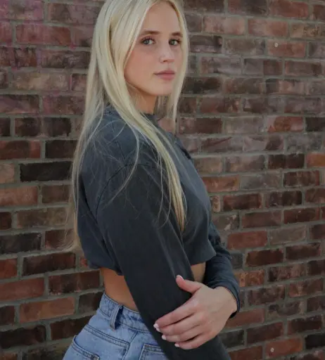 Image 11872934 from Hailey Van Lith