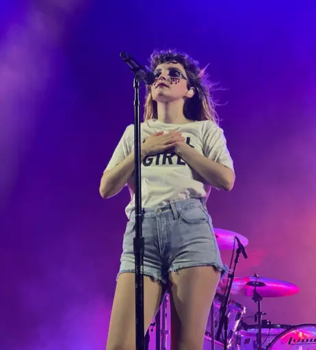Image 11898602 from Lauren Mayberry (Singer)