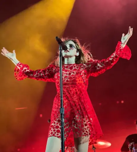 Image 11898605 from Lauren Mayberry (Singer)