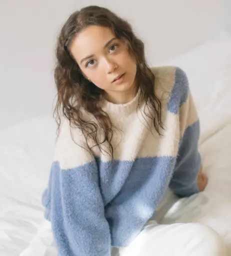 Image 11892962 from Laufey lin