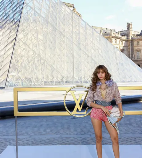 Image 11555193 from Lisa | BLΛƆKPIИK (Blackpink)