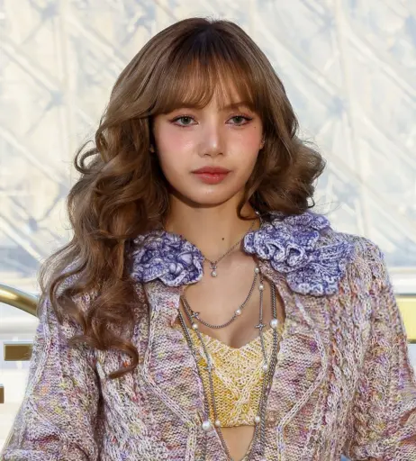 Image 11555197 from Lisa | BLΛƆKPIИK (Blackpink)