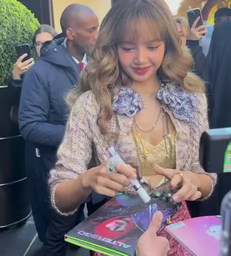 Image 11555236 from Lisa | BLΛƆKPIИK (Blackpink)