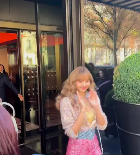 Image 11555234 from Lisa | BLΛƆKPIИK (Blackpink)