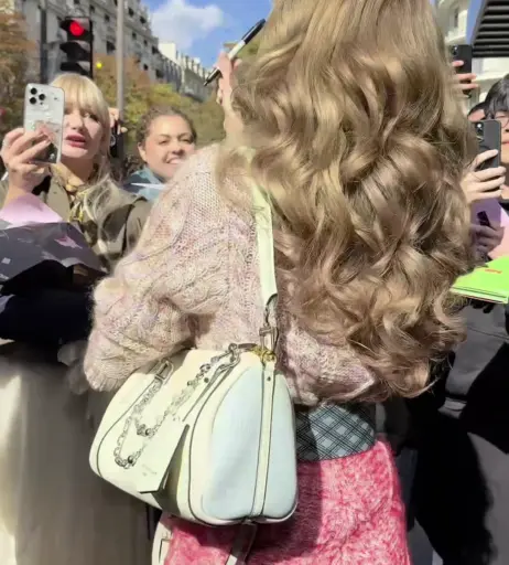 Image 11555265 from Lisa | BLΛƆKPIИK (Blackpink)