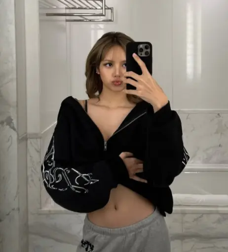 Image 11555270 from Lisa | BLΛƆKPIИK (Blackpink)