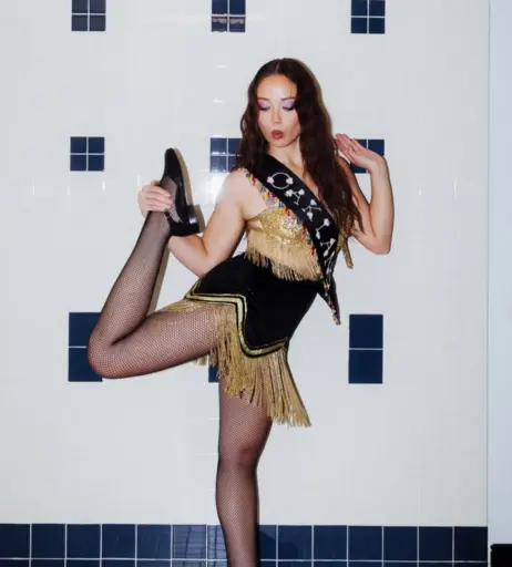 Image 11554975 from Laufey lin