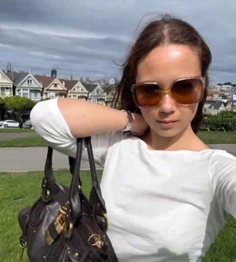 Image 11532383 from Laufey lin