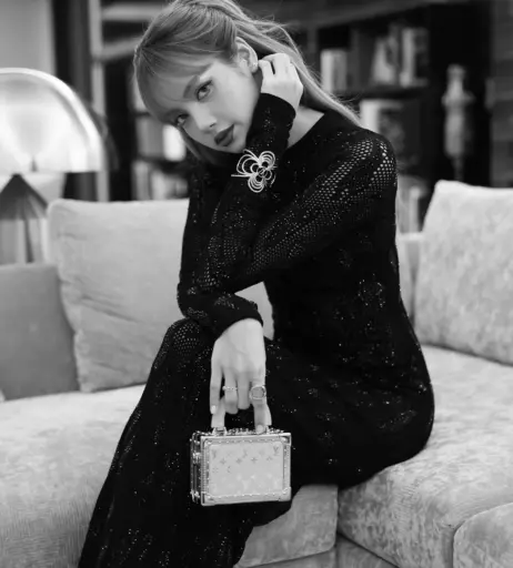 Image 11585953 from Lisa | BLΛƆKPIИK (Blackpink)