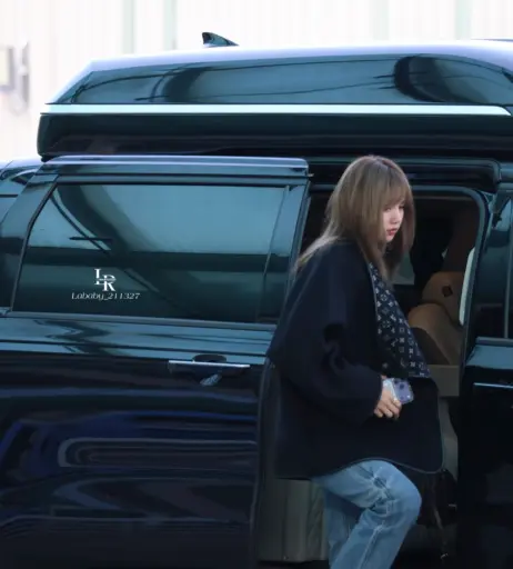 Image 11494300 from Lisa | BLΛƆKPIИK (Blackpink)