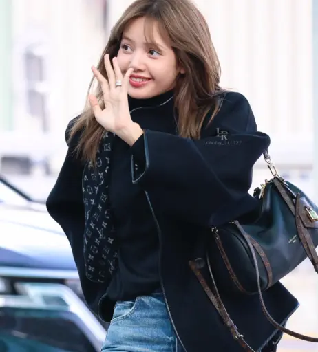 Image 11494298 from Lisa | BLΛƆKPIИK (Blackpink)