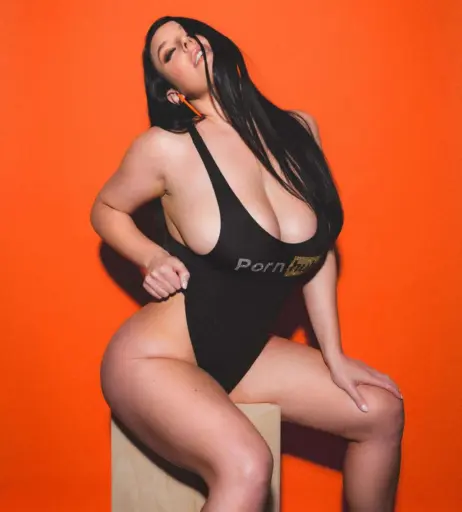 Image 1110906 from Angela White