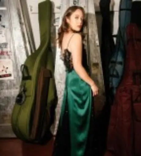 Image 12658350 from Laufey lin